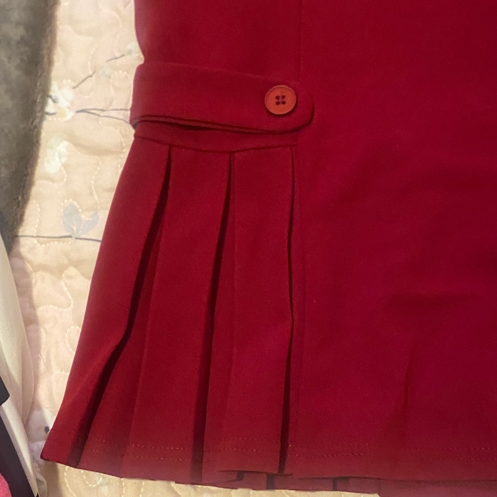 SHEIN Red Pleated Mini Skirt with Button Tab Details - Picture 2 of 6